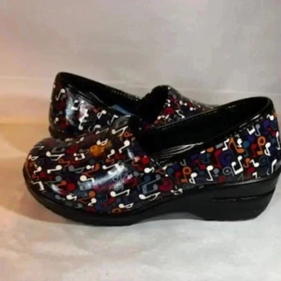 NEW Easy Works By Easystreet Music Note Professional Shoes Clogs Women’s sz 10W - Picture 2 of 9